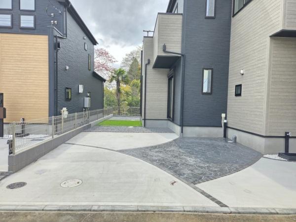 グラファーレ　佐倉市　石川５期　全３棟　３号棟の駐車場画像