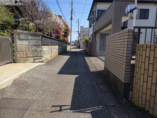 八街市　八街に（やちまたし　やちまた　に）の前面道路含む現地写真画像