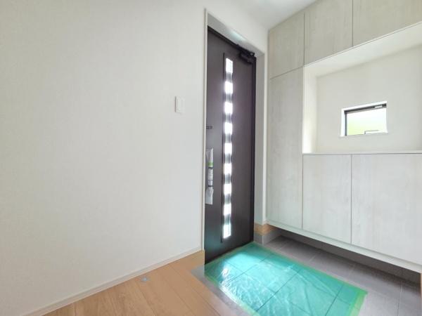 成田市 土屋 全1棟 A号棟の玄関画像