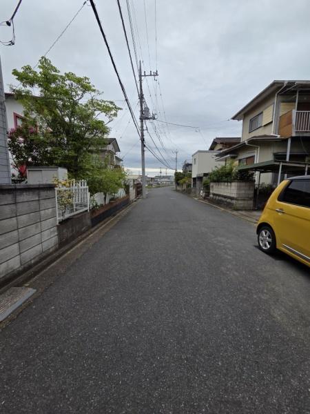 成田市 土屋 全1棟 A号棟の前面道路含む現地写真画像