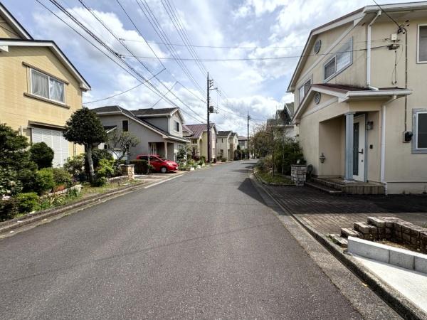 東金市　季美の森東１丁目の前面道路含む現地写真画像