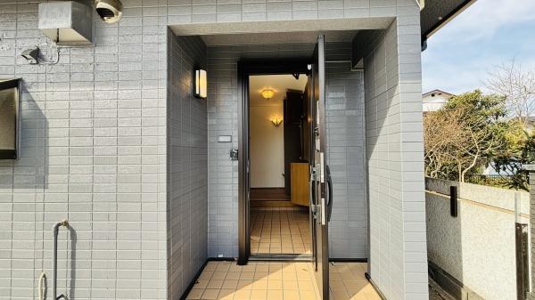 大網白里市　南横川（おおあみしらさとし　みなみよこかわ）の玄関画像