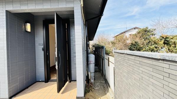 大網白里市　南横川（おおあみしらさとし　みなみよこかわ）の玄関画像