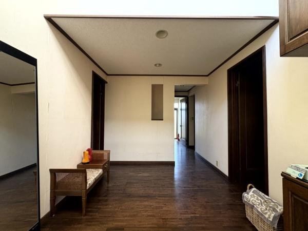 大網白里市　上貝塚（おおあみしらさとし　かみかいづか）の玄関画像