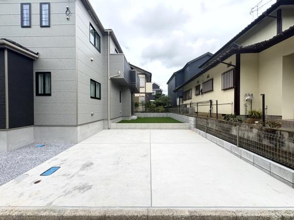 富里市 日吉台 全1棟 A号棟の駐車場画像
