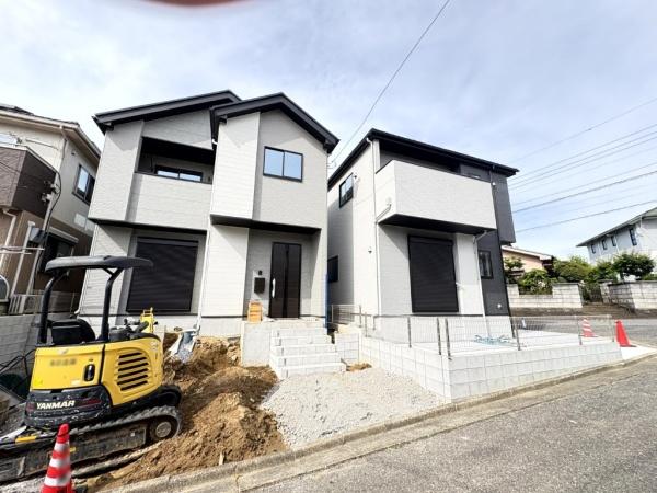 リガーレ 成田市 土屋1期 全2棟 1号棟の前面道路含む現地写真画像