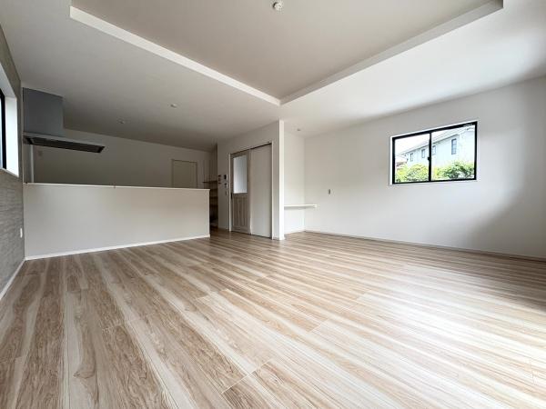 リガーレ　成田市　土屋１期　全２棟　２号棟のリビング画像