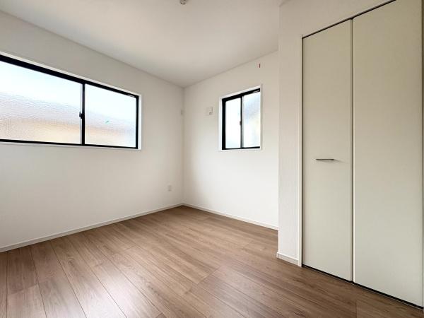 リガーレ　成田市　土屋１期　全２棟　２号棟の洋室画像
