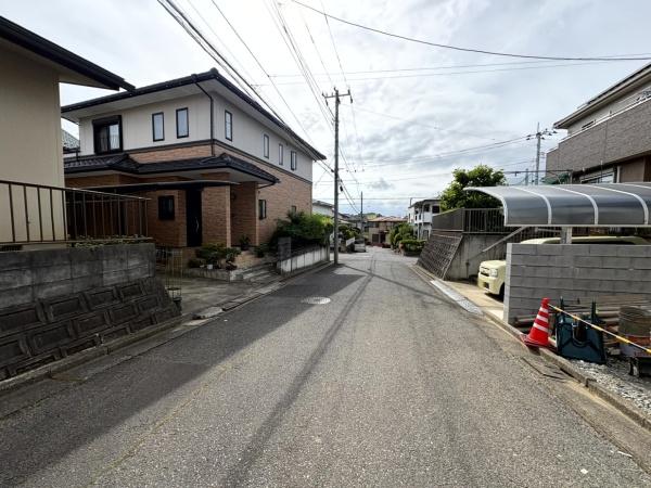 リガーレ　成田市　土屋１期　全２棟　２号棟の前面道路含む現地写真画像