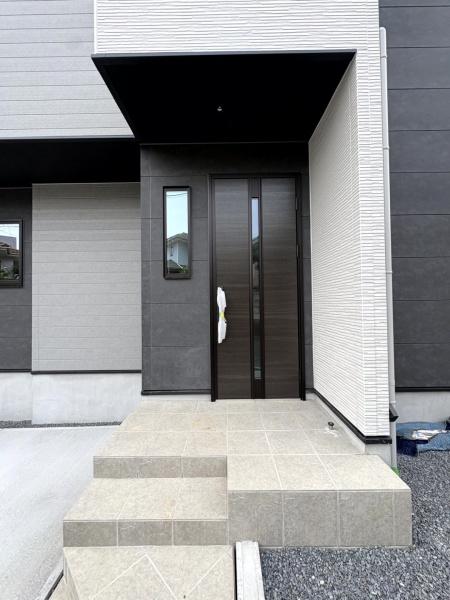 リガーレ　成田市　土屋１期　全２棟　２号棟の玄関画像