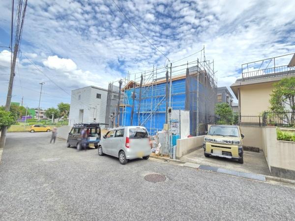 リガーレ・富里市日吉台2丁目・3期・全1棟・1号棟の前面道路含む現地写真画像