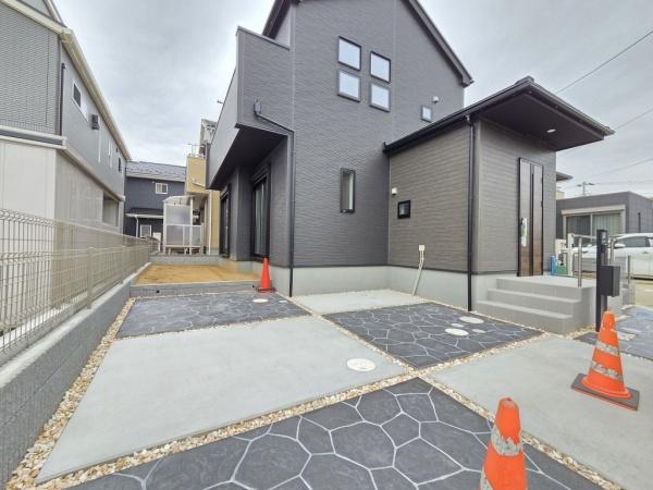 グラファーレ　成田市　郷部２期全１棟１号棟の駐車場画像