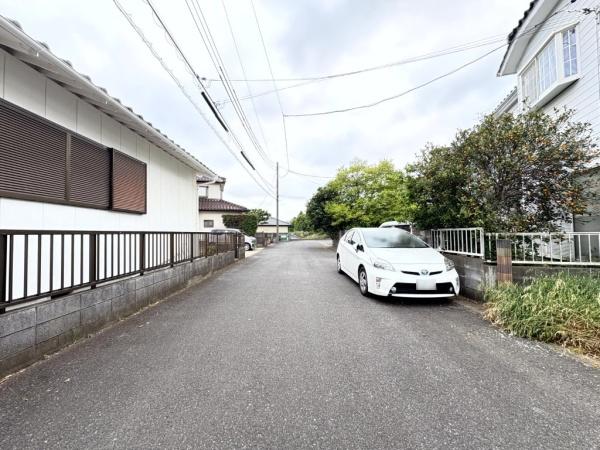 八街市　富山（やちまたし　とやま）の前面道路含む現地写真画像
