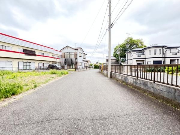 八街市　富山（やちまたし　とやま）の前面道路含む現地写真画像