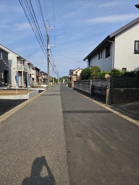 クレイドルガーデン 成田市本城 第21・全4棟・2号棟の前面道路含む現地写真画像
