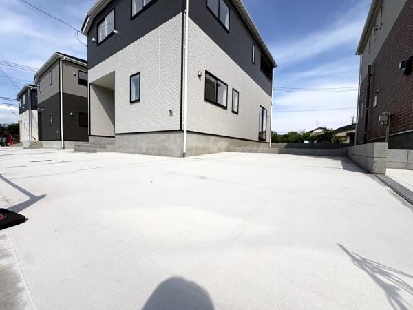 クレイドルガーデン 成田市 中台 第5・10号棟の前面道路含む現地写真画像