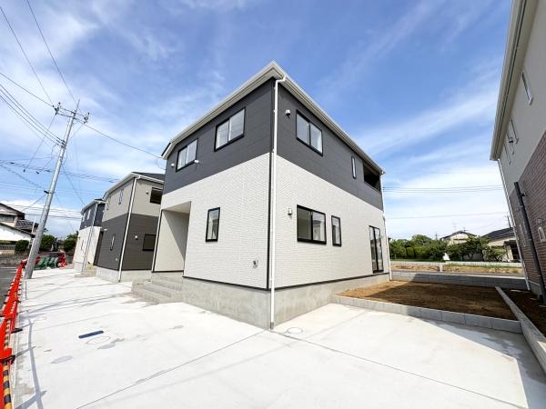 クレイドルガーデン 成田市 中台 第5・10号棟の前面道路含む現地写真画像