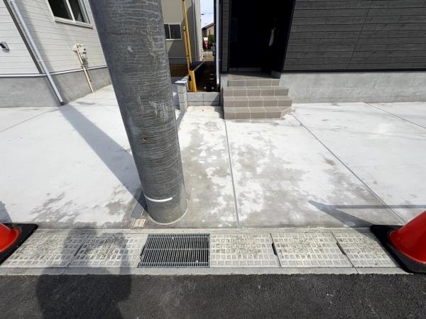 クレイドルガーデン 成田市 中台 第5・11号棟の前面道路含む現地写真画像