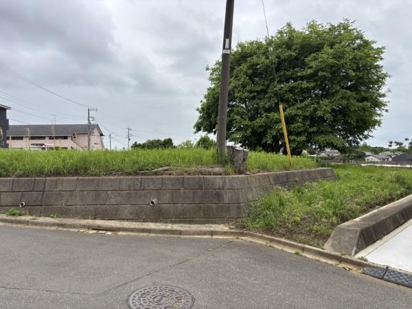 売地　八街市　泉台１丁目の前面道路含む現地写真画像