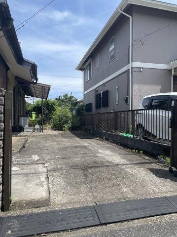 大網白里市　富田（おおあみしらさとし　とみだ）の駐車場画像