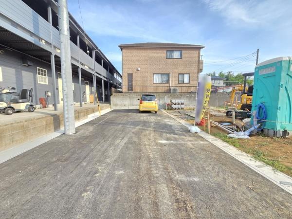 クレイドルガーデン 成田市 西三里塚 第10 全2棟 2号棟の前面道路含む現地写真画像