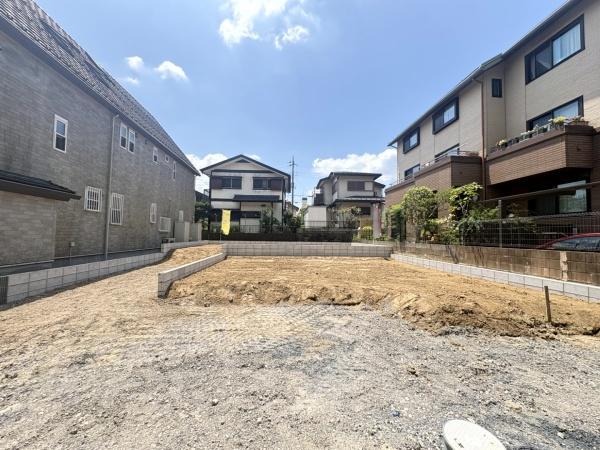 グラファーレ 佐倉市宮前11期全2棟2号棟の前面道路含む現地写真画像