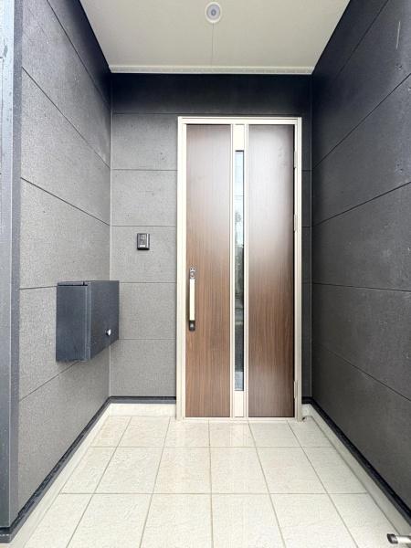 クレイドルガーデン　八街市文違第９全１棟　１号棟の玄関画像