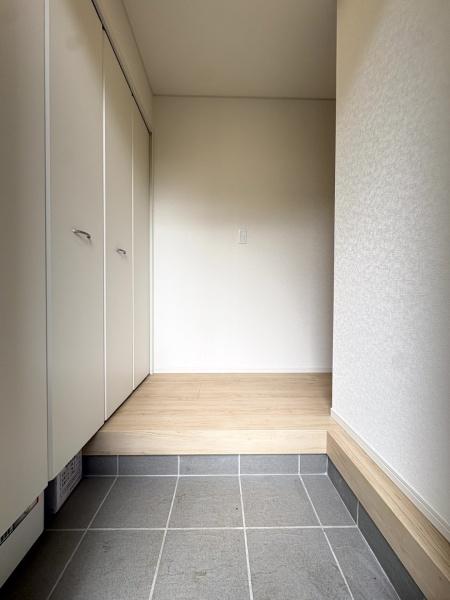 クレイドルガーデン　八街市文違第９全１棟　１号棟の玄関画像