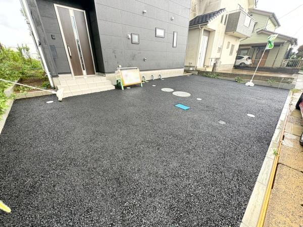 クレイドルガーデン　八街市文違第９全１棟　１号棟の前面道路含む現地写真画像