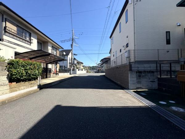 酒々井町 東酒々井1丁目の前面道路含む現地写真画像
