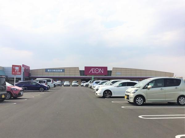 八街市富山の中古一戸建のショッピング施設画像