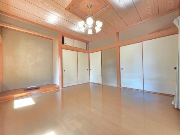 八街市富山の中古一戸建の洋室画像