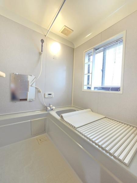 八街市富山の中古一戸建のバス画像