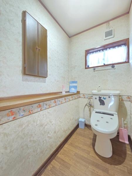 八街市富山の中古一戸建のトイレ画像