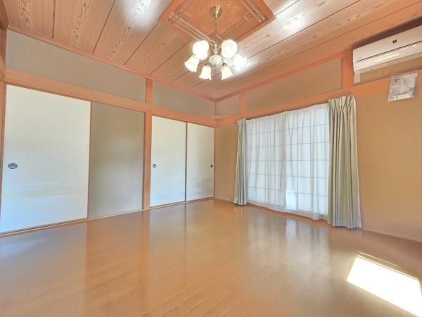八街市富山の中古一戸建の洋室画像