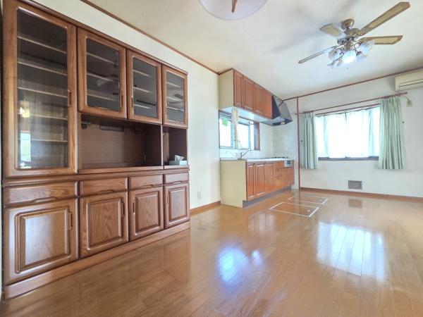 八街市富山の中古一戸建のリビング画像