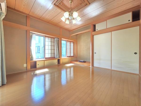八街市富山の中古一戸建の洋室画像