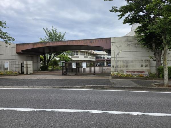 千葉市緑区あすみが丘９丁目の中学校画像