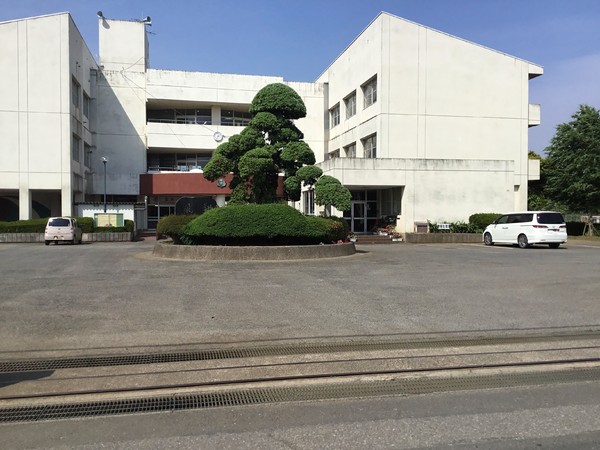 八街市 四木(やちまたし しもく)の中学校画像