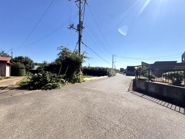 八街市榎戸 第1 全3棟 1号棟の前面道路含む現地写真画像
