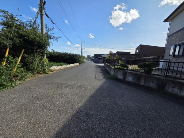 八街市榎戸　第１　全３棟　３号棟の前面道路含む現地写真画像
