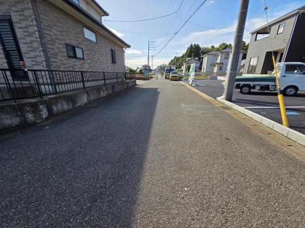 八街市榎戸　第１　全３棟　３号棟の前面道路含む現地写真画像