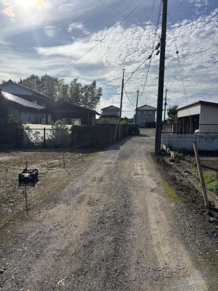 八街市 八街へ (やちまたし やちまた へ)の前面道路含む現地写真画像