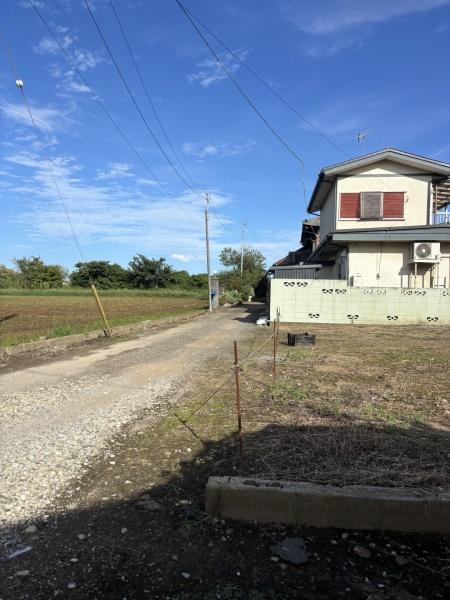 八街市 八街へ (やちまたし やちまた へ)の前面道路含む現地写真画像