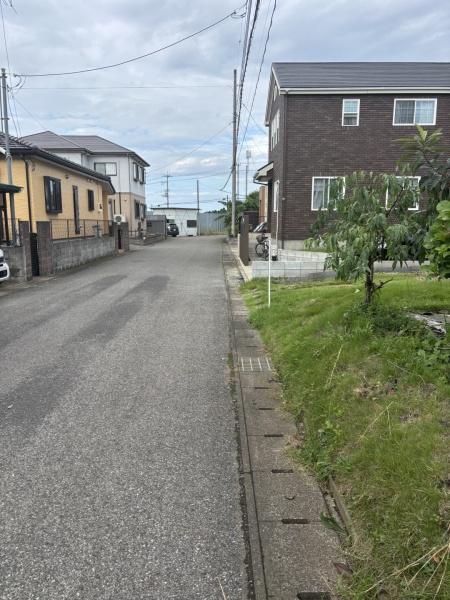 八街市 八街へ(やちまたし やちまた へ)の前面道路含む現地写真画像