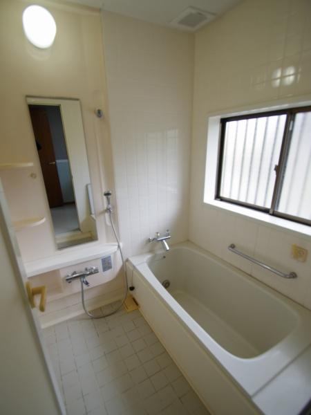 大網白里市木崎の貸家のバス画像