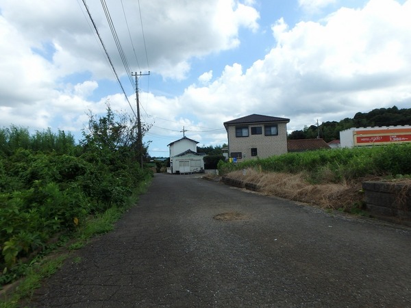 八街市東吉田の土地　前面道路含む現地写真