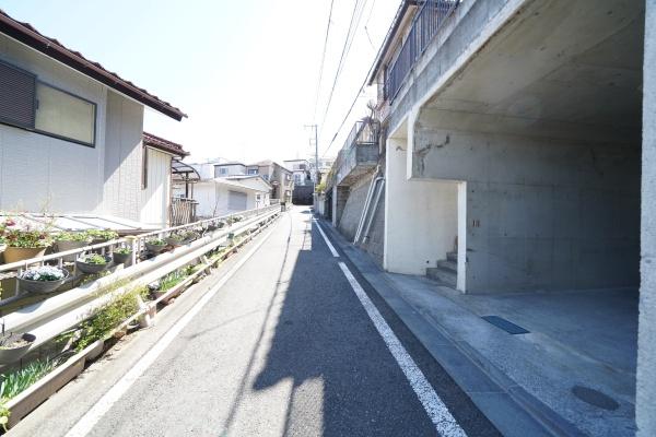 八王子市横川町　土地の前面道路含む現地写真画像