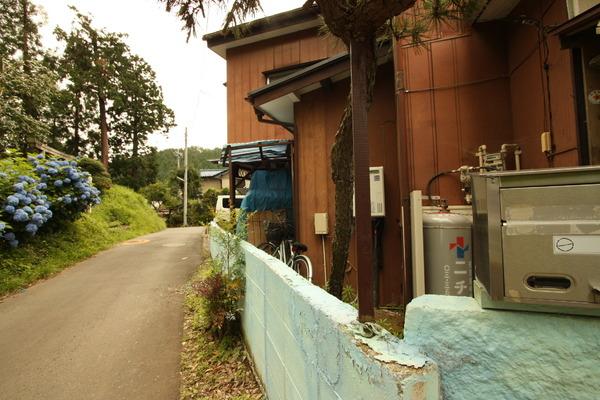 八王子市川口町　中古戸建の前面道路含む現地写真画像