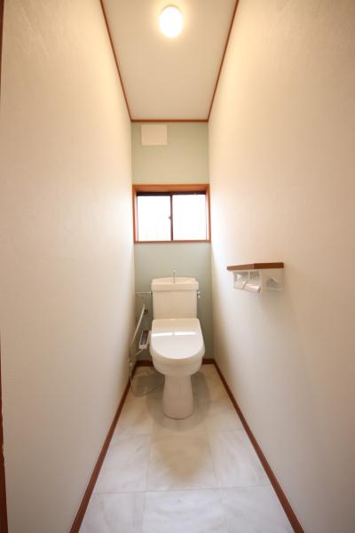 青梅市友田町　中古戸建のトイレ画像